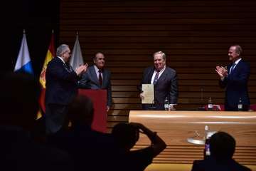 Jerónimo Saavedra recibe la más alta distinción de la Gran Logia de España/TA.